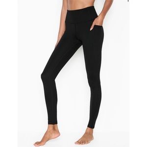 VICTORIA'S SECRET
Flow On Point Essential High Rise Pocket Legging Sz4
